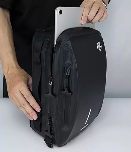 側面展示TUTUBAG收納iPad，方便快速取用，提升實用性。