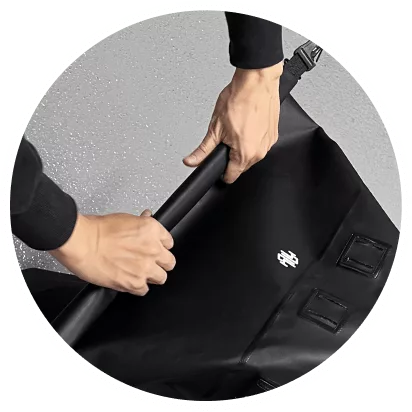 ROROBAG 3 防水袋捲口設計，防止雨水滲入，保護物品安全。